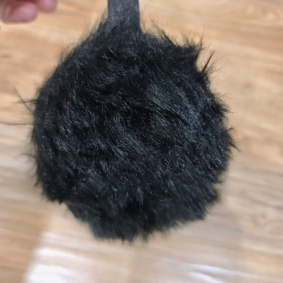 (SOLD) Large faux fur ear muffs - Picture 3 of 3